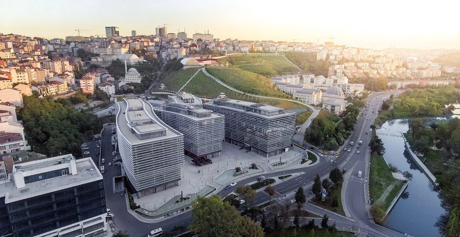 Новые студии, квартиры и дуплексы под аренду в большой резиденции с бизнес-центром, Кягытхане, Стамбул, Турция