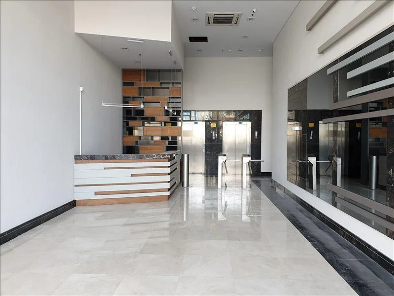 Резиденция с видом на море рядом с автомагистралью и станцией метробуса, Стамбул, Турция