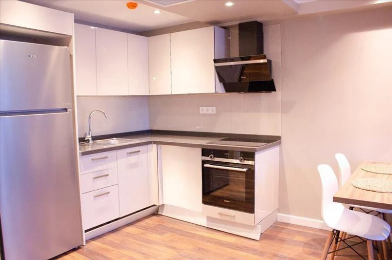 Резиденция с бассейном и конференц-залом рядом со станцией метро и центром города, Стамбул, Турция