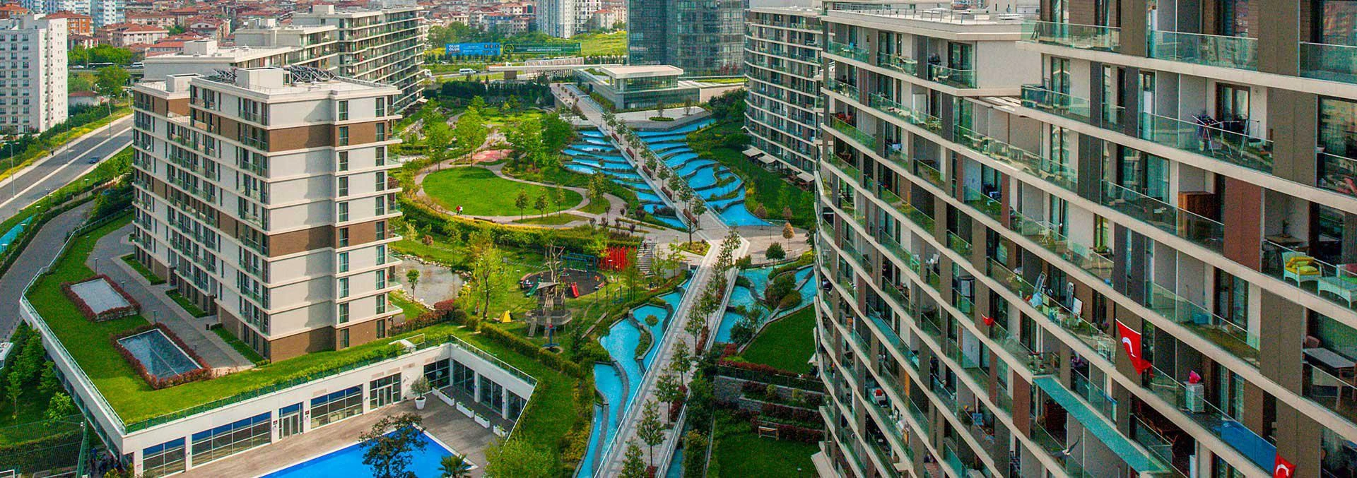 Жилой комплекс с видом на сад и озеро, недалеко от телебашни Чамлыджа, Умрание, Стамбул, Турция