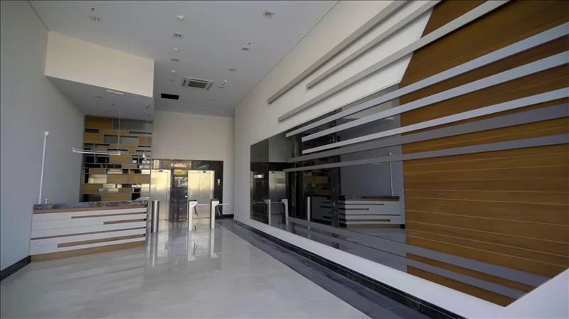 Резиденция с видом на море рядом с автомагистралью и станцией метробуса, Стамбул, Турция