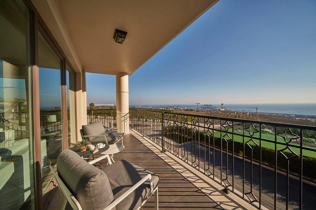 Современные апартаменты с видом на море, в резиденции с бассейном и конным клубом, Стамбул, Турция