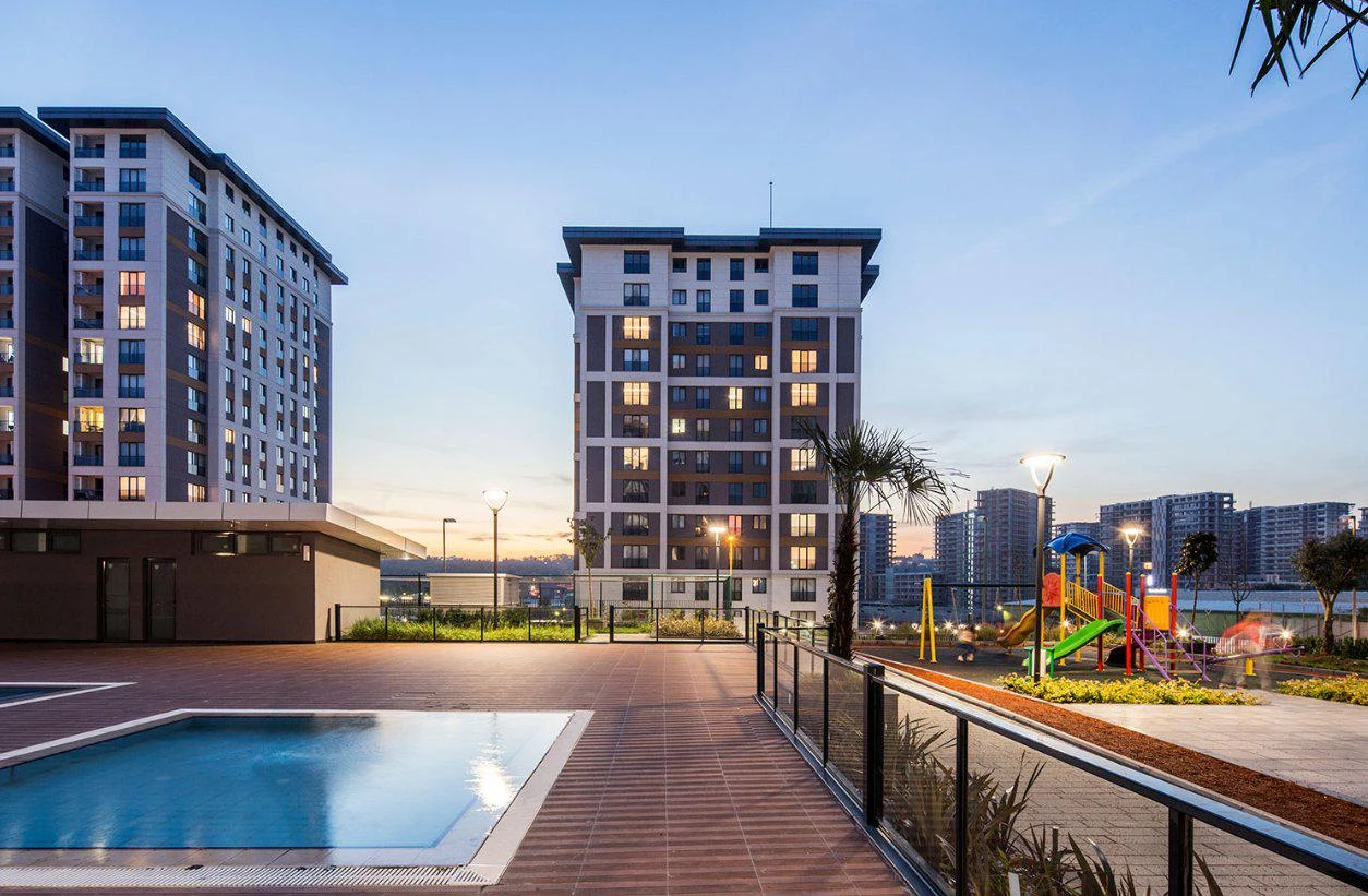 Жилой комплекс с бассейнами и спортивными площадками, недалеко от центра города, Стамбул, Турция