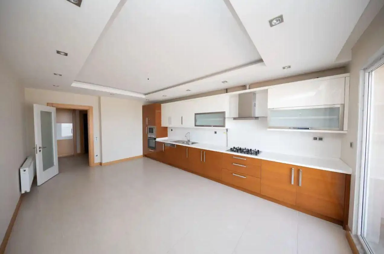 Апартаменты с террасами в резиденции с бассейнами, в престижном районе, Стамбул, Турция