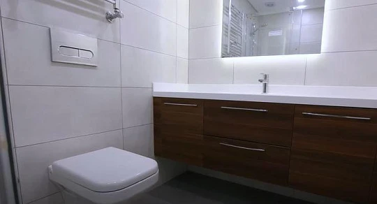 Резиденция с бассейном, парковкой и круглосуточной охраной рядом с автомагистралью, Стамбул, Турция