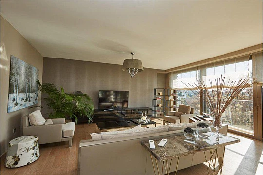 Резиденция с бассейнами и ресторанами недалеко от побережья, в престижном районе, Стамбул, Турция