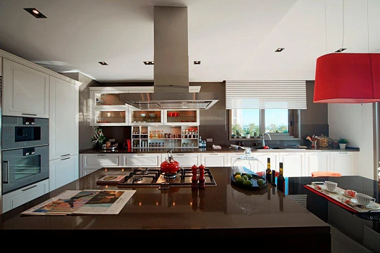 Просторные виллы с бассейнами и террасами, рядом с пристанью для яхт, Стамбул, Турция