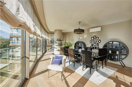 Резиденция с бассейнами и ресторанами недалеко от побережья, в престижном районе, Стамбул, Турция