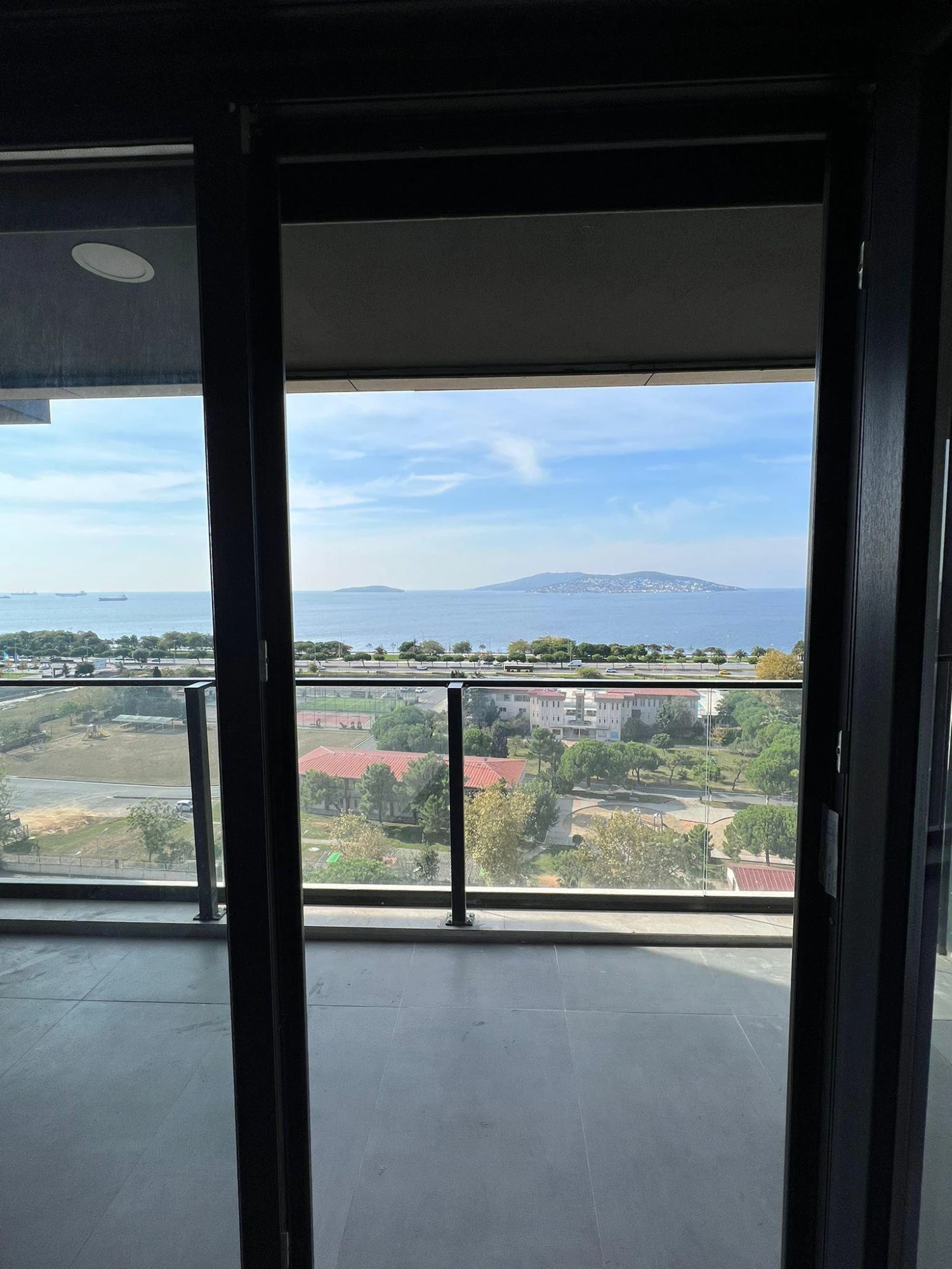 Просторные апартаменты с балконами, 400 метров до моря, Картал, Стамбул, Турция