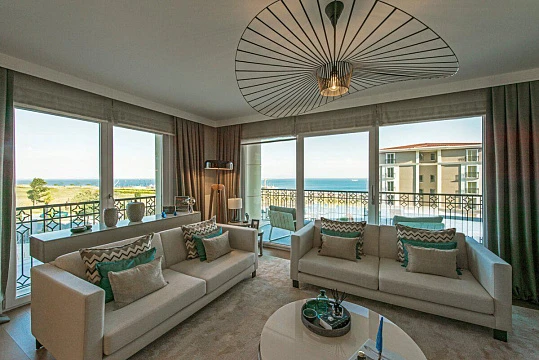 Современные апартаменты с видом на море, в резиденции с бассейном и конным клубом, Стамбул, Турция