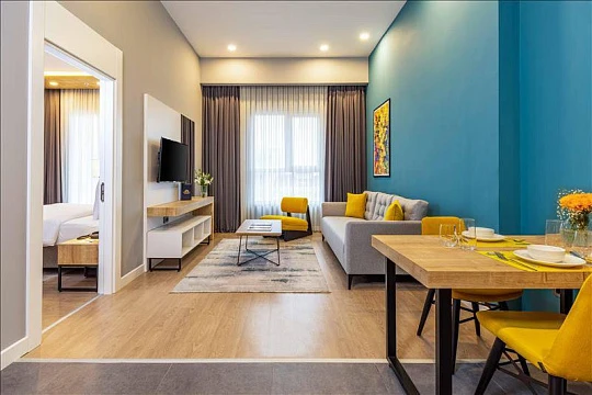 Резиденция с бассейном, тренажерным залом и охраной рядом с озером, Стамбул, Турция